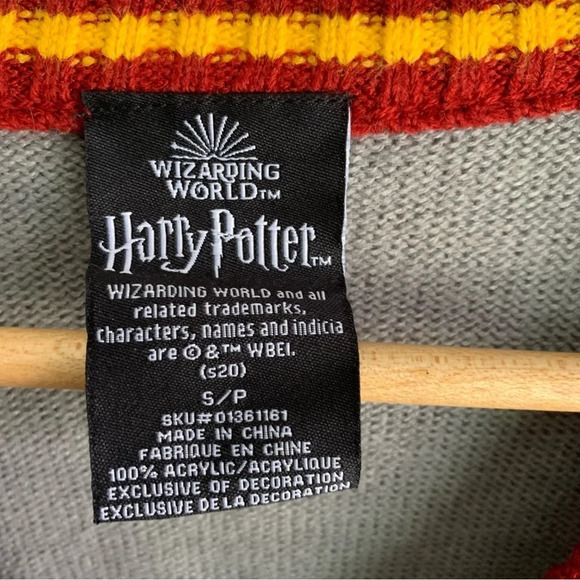 Wizarding World of Harry Potter Gryffindor Cardigan Sz Small - Picture 4 of 5